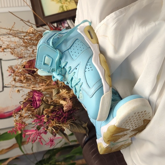 Jordan 6 retro UNC blue on white - Picture 9 of 11